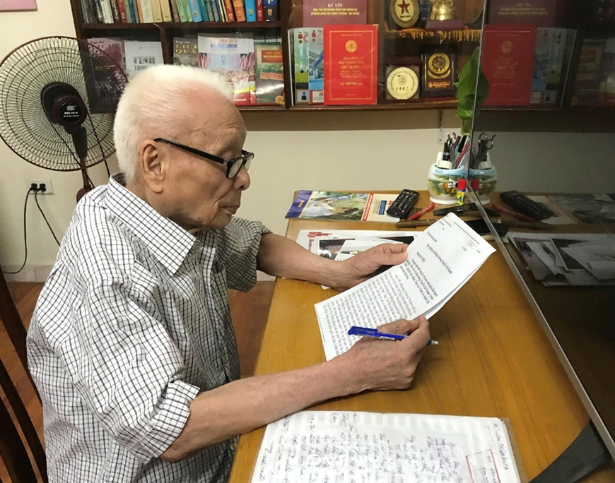 Một cuộc đời phụng sự - Một ngòi bút vì nhân dân